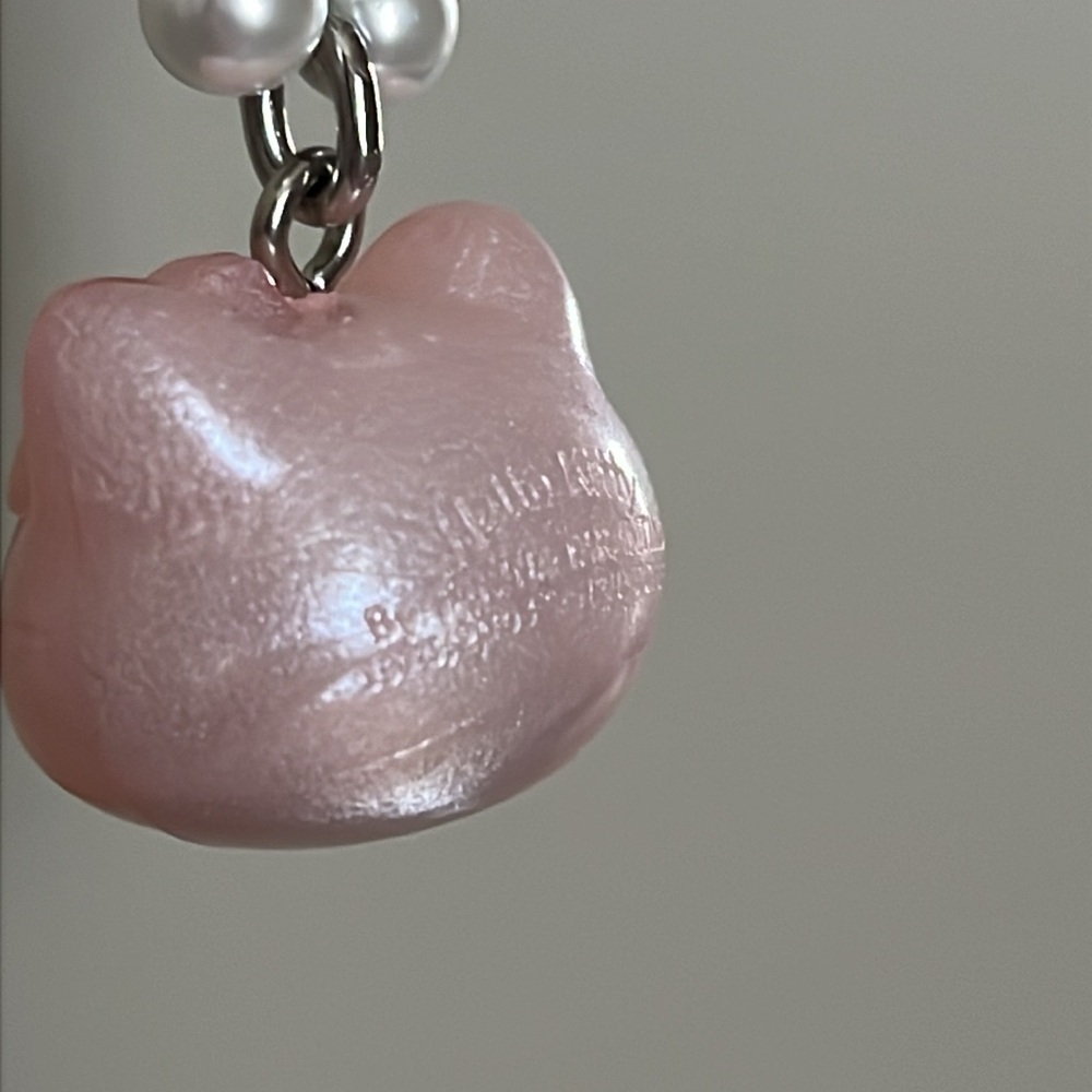 Tarina Tarantino x Hello Kitty Pink Head Bauble Pearl Necklace - Picture 7 of 14
